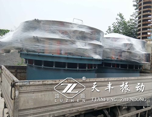 寧夏TS2000振動篩已發(fā)貨,丁經(jīng)理請注意查收！